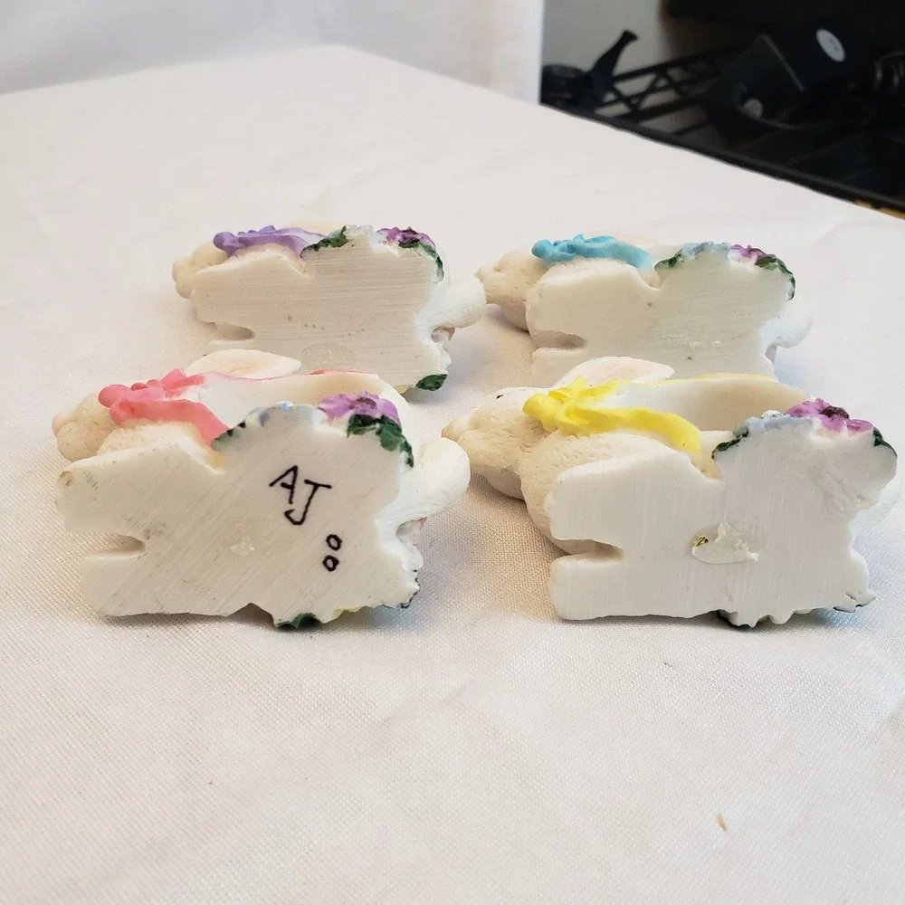 Set of 4 Bunny Napkin Rings Holders Flowers Ribbons Purple Blue‎ Pink Yellow